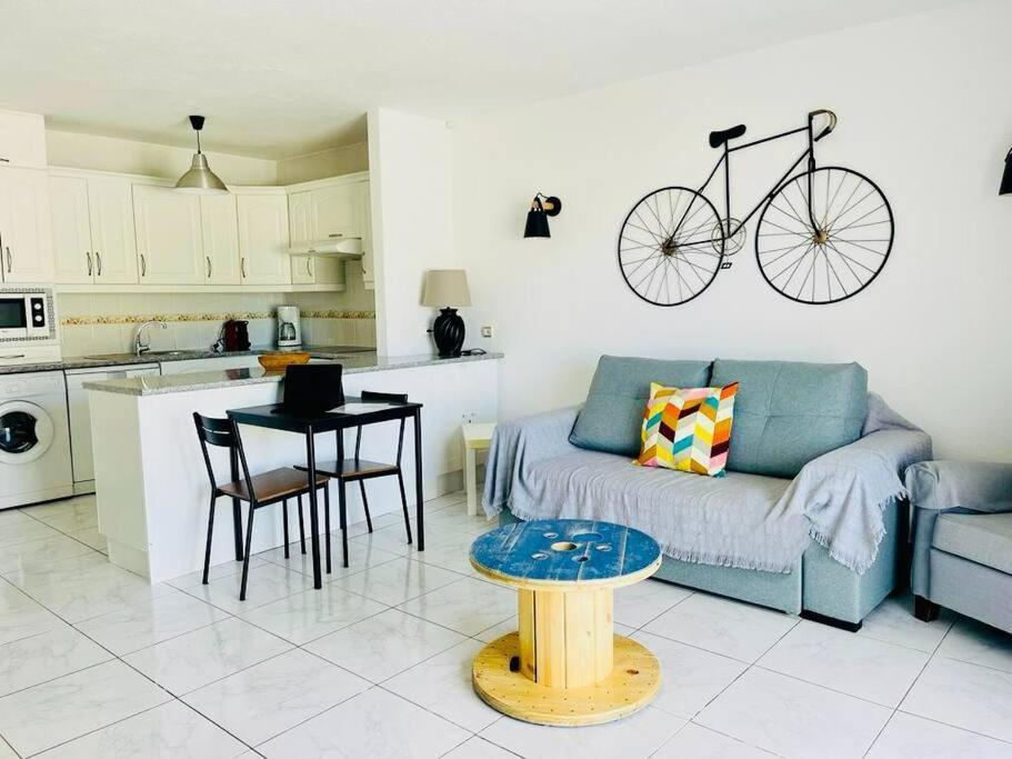 Comfy Home With Large Terrace Five Minutes From Ocean ลอส กริสเตียนอส ภายนอก รูปภาพ